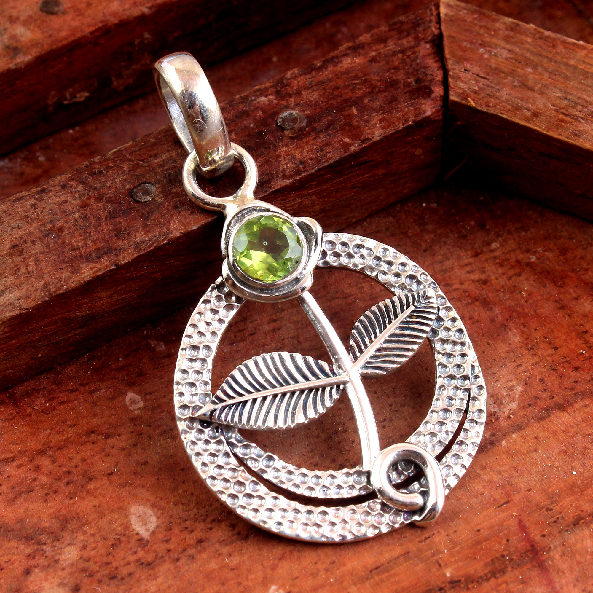 Handmade Pendant Peridot Gemstone Round Gemstone Silver Jewelry